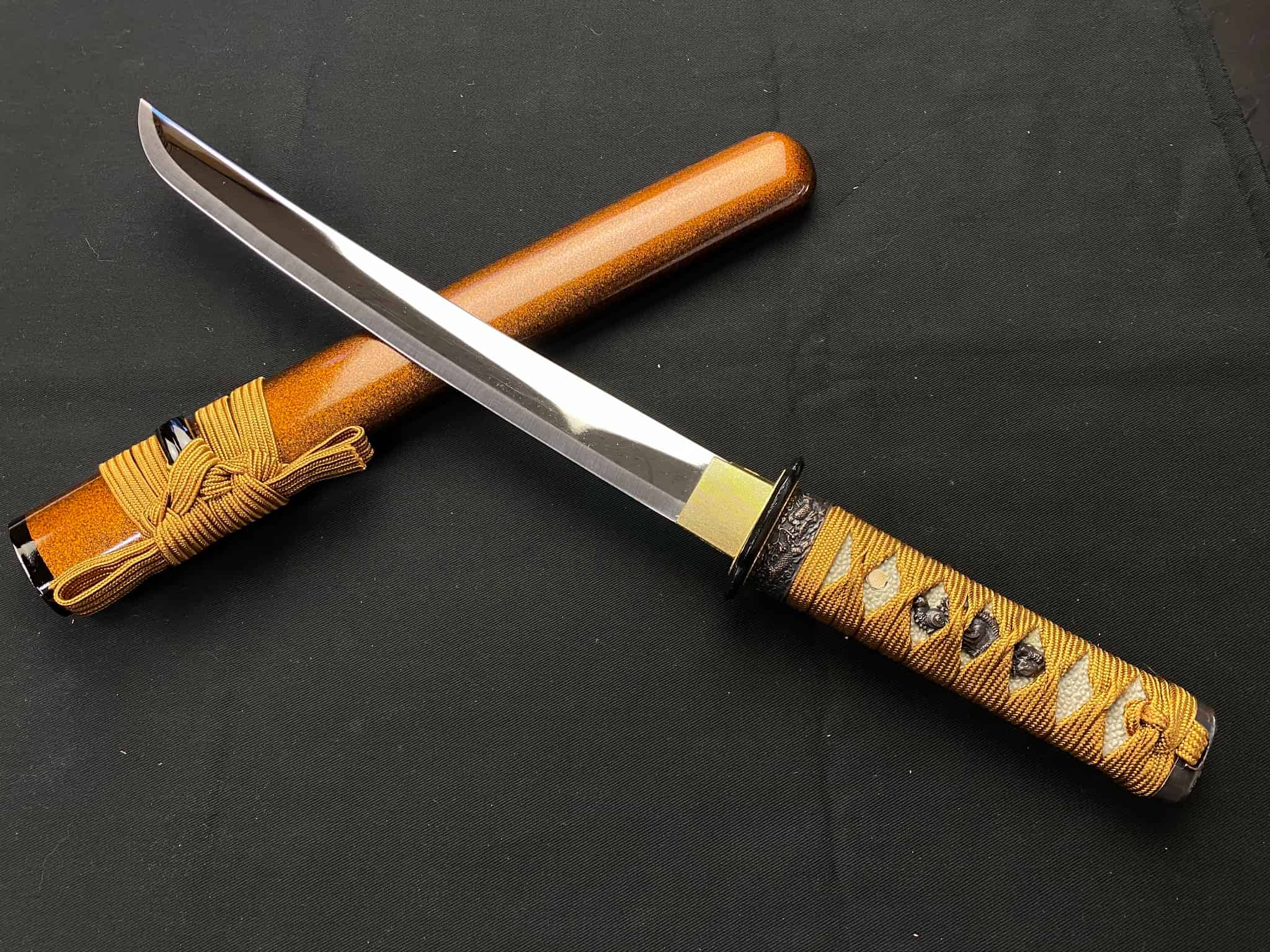 模造刀　短刀　御守刀　金襴袋付き　美品 楽天市場】V.ROAD 模造刀 短刀・御守刀 梨地6寸 刀袋 房 付き