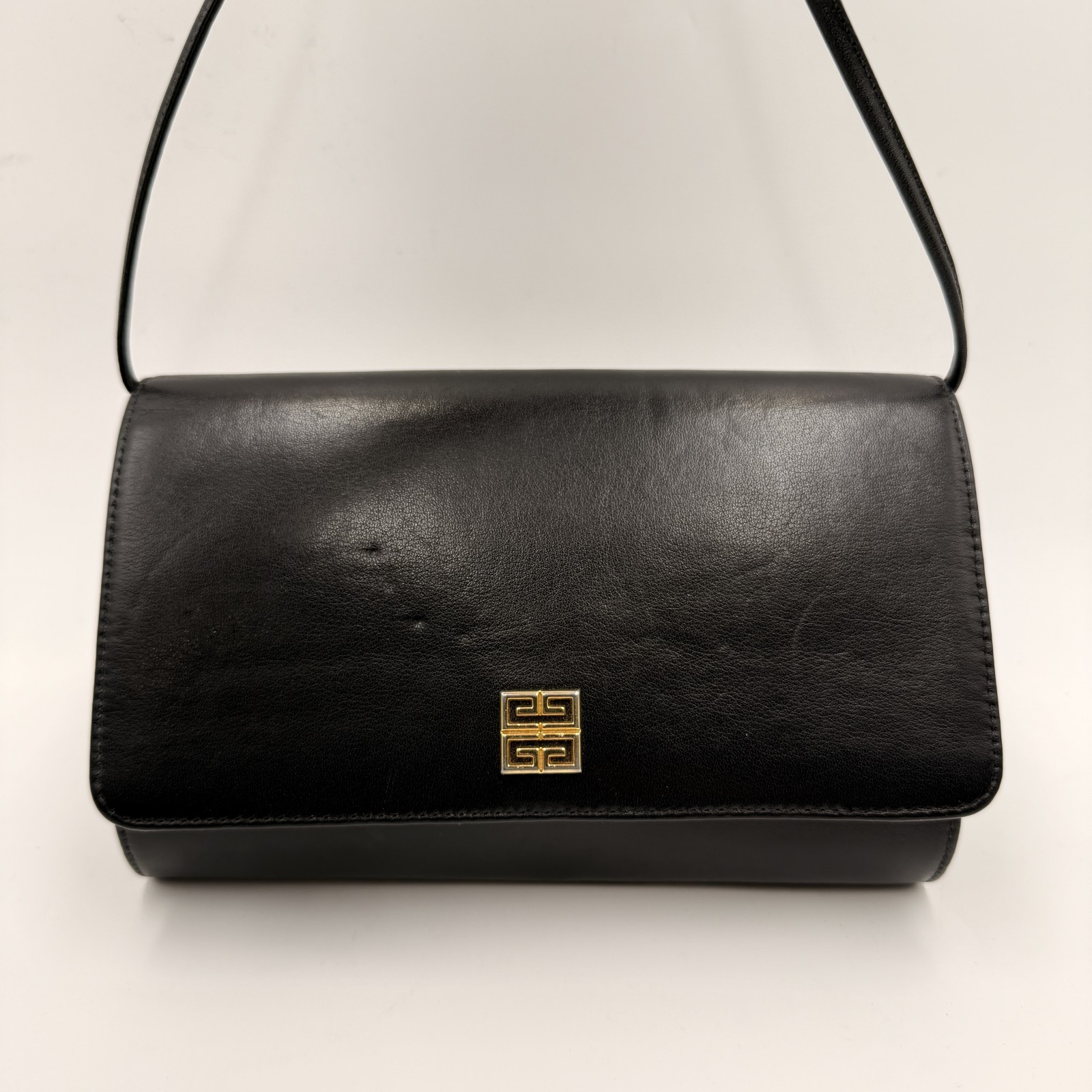 GIVENCHY（ジバンシィ）4Gロゴ ヴィンテージ ショルダーバッグ ブラックレザー ゴールド金具
