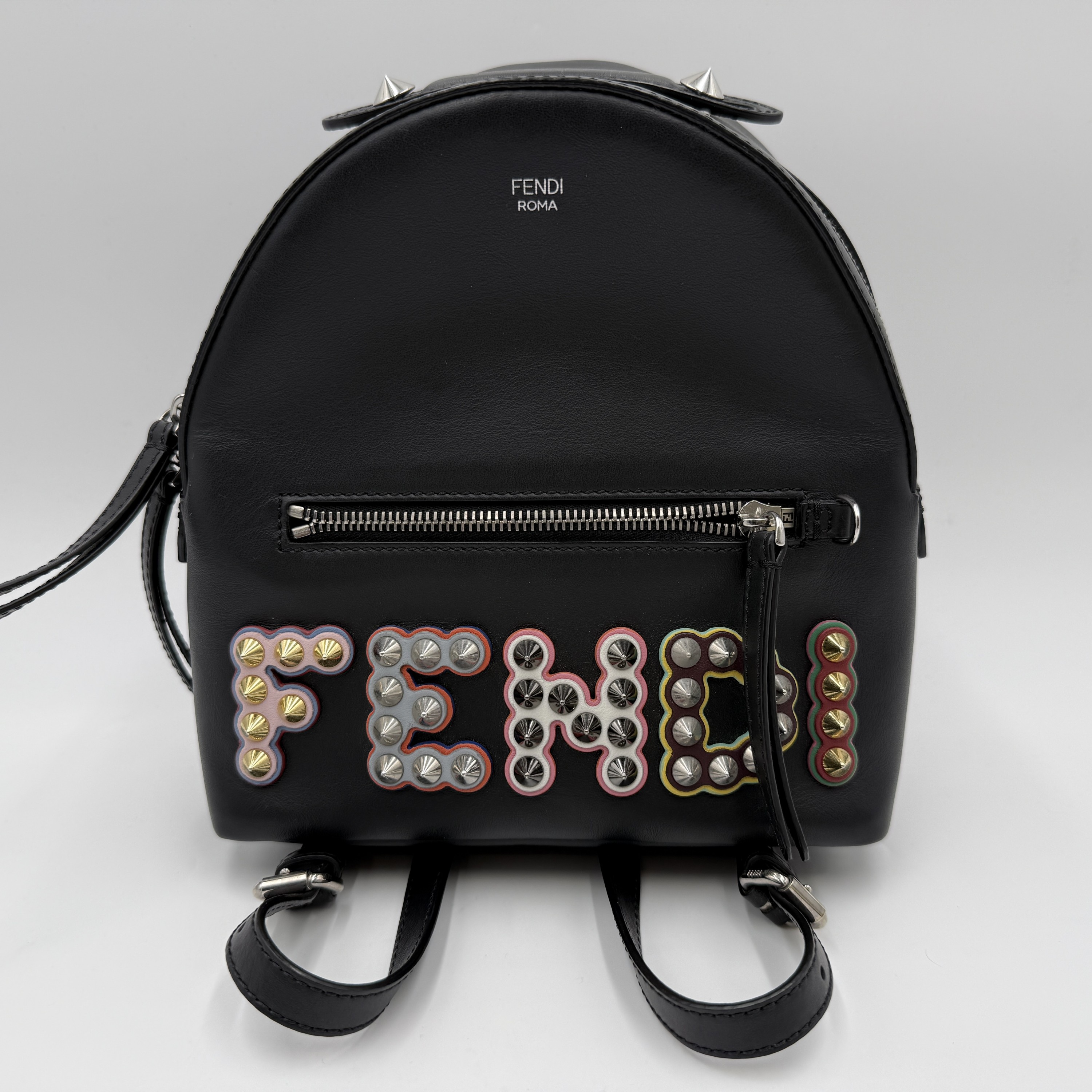 FENDI（フェンディ）ロゴスタッズ ミニバックパック ブラック レザー