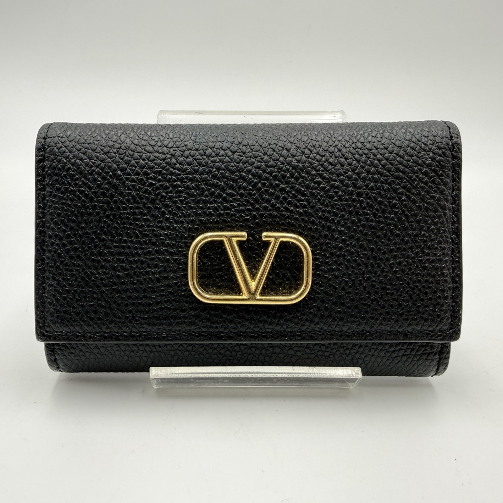 VALENTINO（ヴァレンティノ）Vロゴ シグネチャー キーケース 6連 レザー ブラック ゴールドトーン金具 ユニセックス
