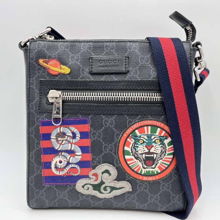 GUCCI(グッチ)クーリエ GGスプリーム メッセンジャーバッグ ショルダーバッグ ブラック グレー ウェブストラップ ワッペン付き【中古】|VALORA Vintage Tokyo 店