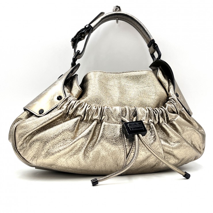 BURBERRY（バーバリー）Warrior ドローストリング ホーボーバッグ ヴィンテージ ワンショルダーバッグ ゴールドレザー ブラック金具 ITPELFAB12SCA【中古】｜VALORA Vintage Tokyo 店