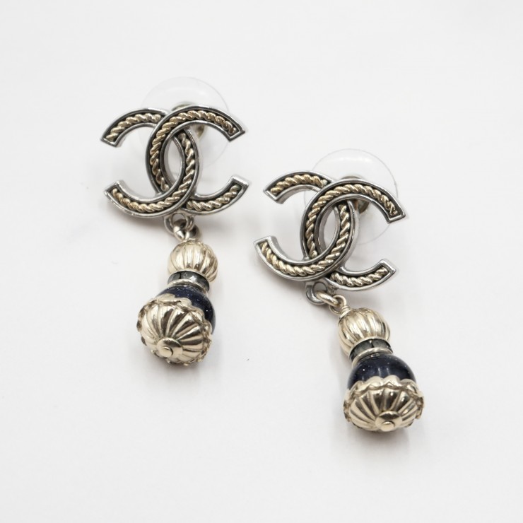 CHANEL(シャネル)メティエダール ココマーク ピアス アーカイブ ブルーストーン スイング ゴールド シルバー バイカラー レディース 【中古】|VALORA Vintage Tokyo 店