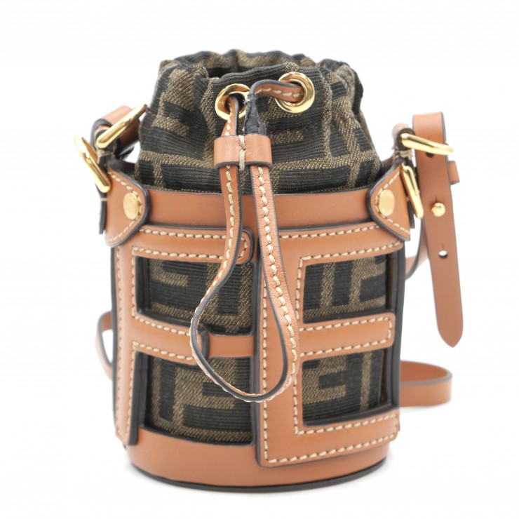 FENDI（フェンディ）ナノ ステップアウト バケットバッグ ズッカ柄 ショルダーバッグ ブラウン キャンバス レザー ゴールド金具 レディース 7AS189【中古】｜VALORA Vintage Tokyo 店