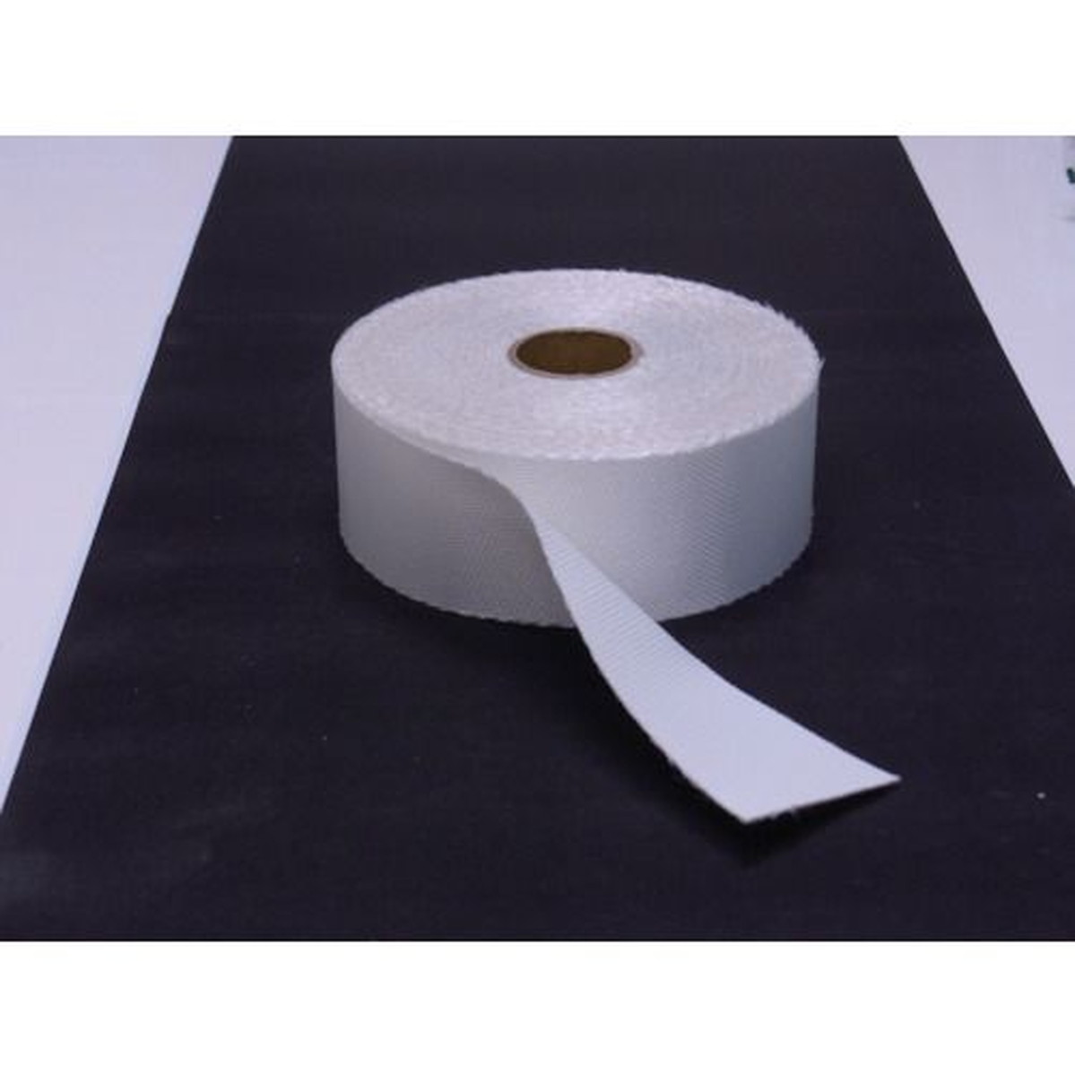 【期間限定!対象商品P2～20倍】 ＴＲＵＳＣＯ　ノンセラクロステープ　１．６Ｘ１００ｍｍ　２０ｍ　片面樹脂加工　1巻 (TACT16100)