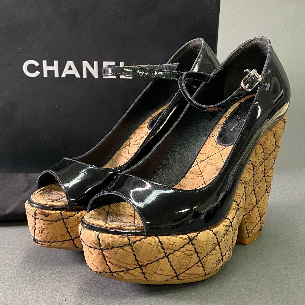 wakaです。CHANEL キラキラCCマーク ウェッジソール サンダル 明日着 限定 キラキラCCマーク ウェッジソール サンダル CHANEL