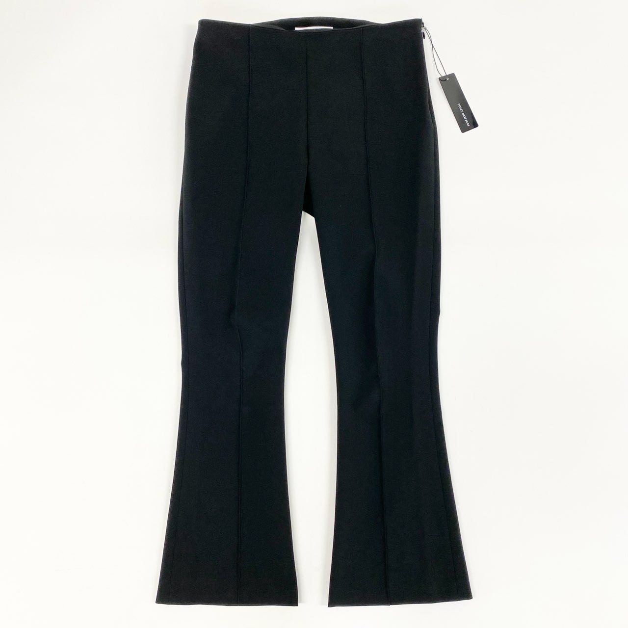 美品　FOXEY NEWYORK フォクシー　ショートパンツ　レザーパンツ　ロゴ 美品 FOXEY NEWYORK フォクシー ショートパンツ レザーパンツ ロゴ