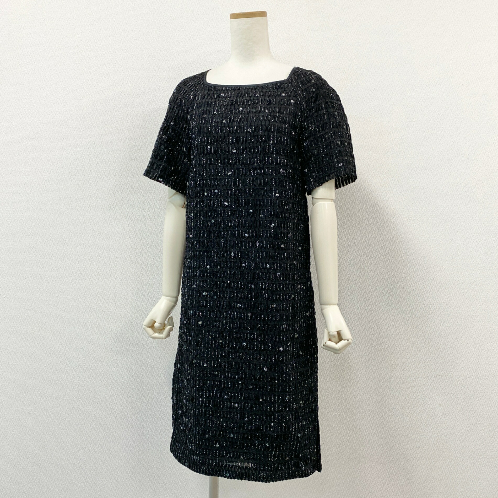 《極美品》DRIES VAN NOTEN ドリスヴァンノッテン 半袖衣装 お召しもの 膝丈 真四角のど首 大きさ34 黒いこと レディースk02i中古