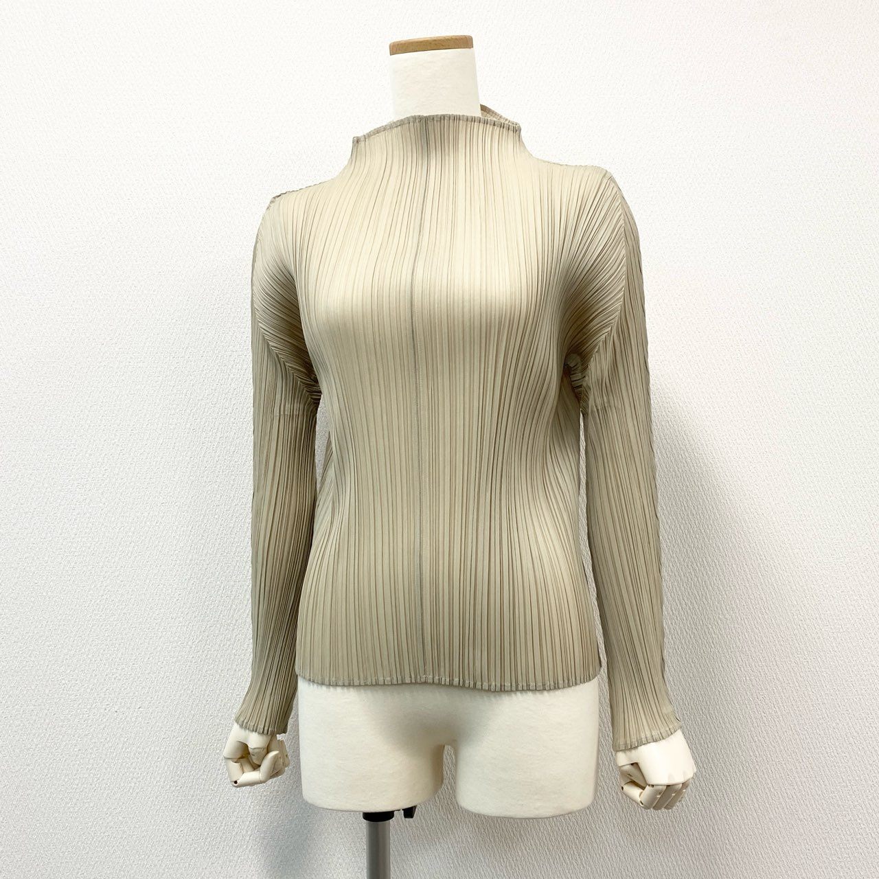 極美品★PLEATS PLEASE イッセイミヤケ ハイネック アイボリー 3 楽天市場】PLEATS PLEASE ISSEY MIYAKE プリーツプリーズ イッセイ