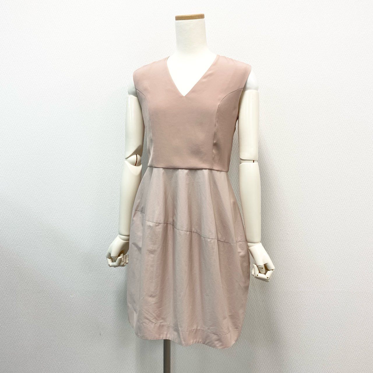 《未使用保管品》 YOKO CHAN ヨーコチャン ノースリーブワンピース 異素材切替 Vネック レディース 女性用 YCD-217-332 38 ピンクベージュu02t【中古】