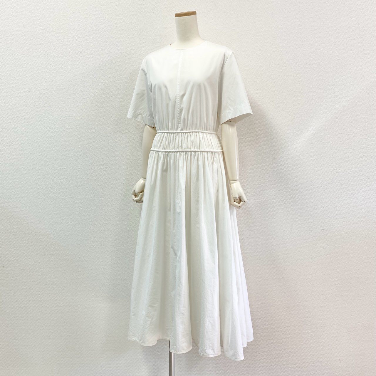 《美品》ebure エブール コットンタイプライターウエストギャザーワンピース 半袖衣装 太陽フレア ロング丈 3310300303 36大きさ 白いこと レディースu02t中古