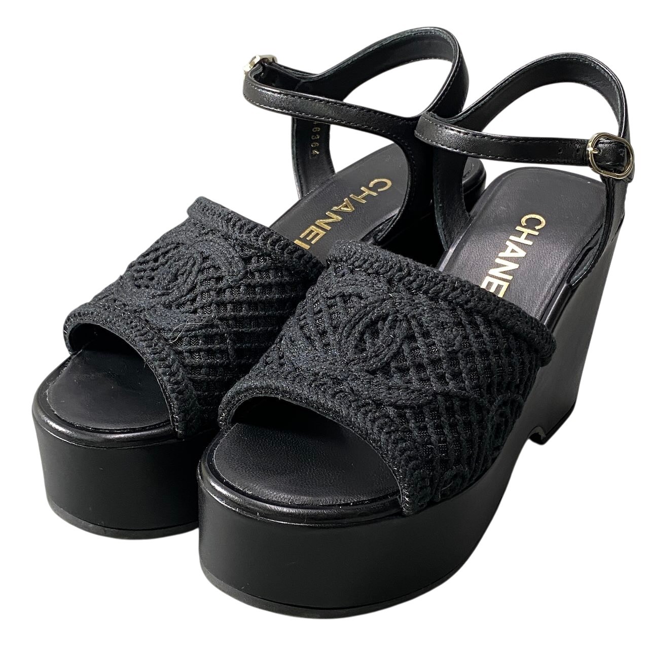 【美品】CHANEL 2025SS ウェッジソールサンダル 厚底 ココマーク メッシュ G46364 36C大きさ 黒いこと なめし革 レディース 亭主もち用k02i 中古