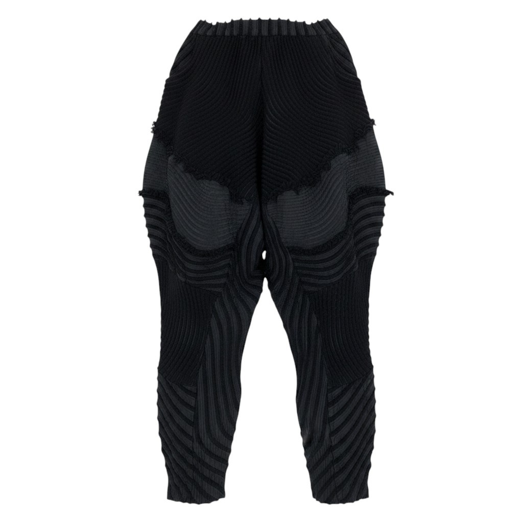 ISSEY MIYAKE イッセイミヤケ 3D水蒸気伸ばすこと 筋目ズボン下 3D Steam Stretch Pleats Pants IM84FF537 2 t18r 【中古】
