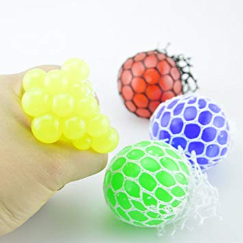 楽天市場 とびだす グレープボール スクイーズ 5cm カラーランダム ぶどう メッシュ スクイーズ ボール Mesh Squish Ball Smtb Kd 面白 玩具 定形外郵便 送料無料 代引不可 Le Ciel