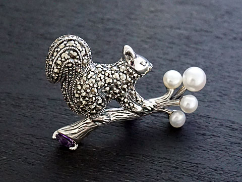 【Rokuzan/碌山】【樹上のリス】 Silver925/アメジスト/パール/マルカジット アンティークデザイン/ブローチ｜VARIOUS JEWELRY