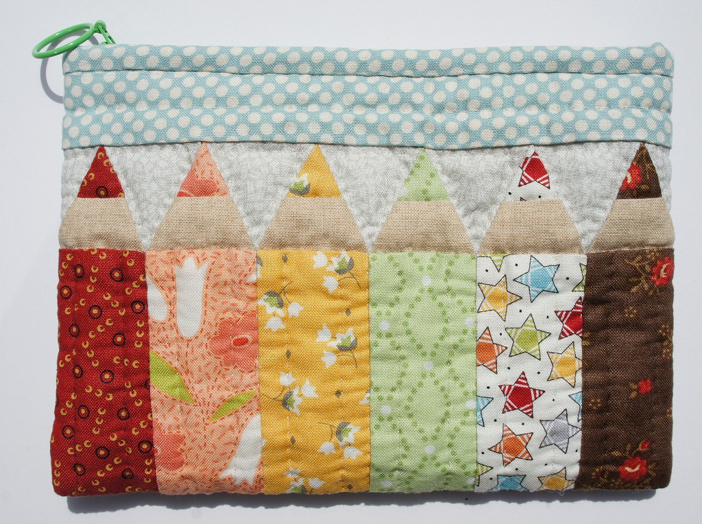 柴田明美 思いをつないでいくフレンドシップキルト(赤)12種 生地と型紙セット 柴田明美 思いをつないでいくフレンドシップキルト(赤)12種 生地