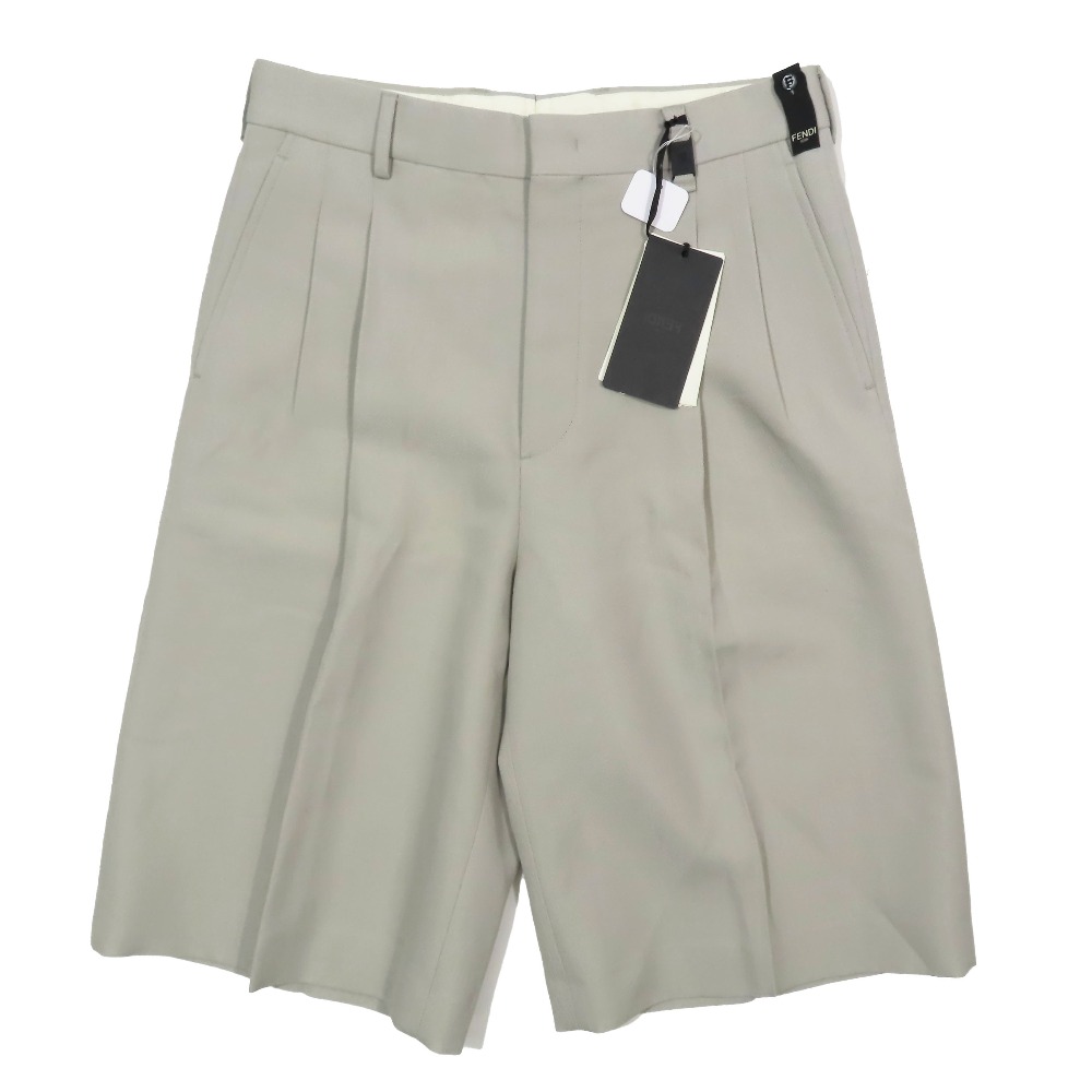 【中古】未使用 21aw FENDI フェンディ バミューダパンツ スラックス ショートパンツ FFロゴ金具 ハーフパンツ 2タック 無地 ワイド グレー 46 メンズ Re：MODE ブランド古着のリモード