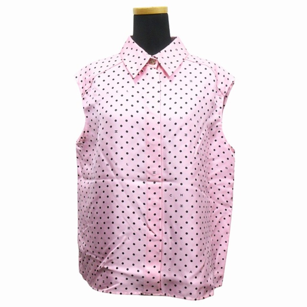 【中古】新品同様 CHANEL シャネル 24SS シルク ツイル ココマーク ドット ノースリーブ シャツ ブラウス カットソー ロゴ ボタン サイズ38 ピンク レディース Re：MODE ブランド古着のリモード｜Re：MODE　ブランド古着のリモード