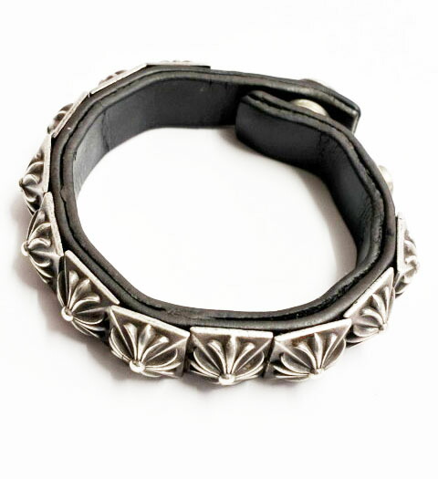 【中古】クロムハーツ CHROME HEARTS ZERO STUD SNGL ROW ゼロ ピラミッド スタッズ シングル レザー ブレスレット シルバー インボイス原本付き【ブランド古着ベクトル】☆AA★ ▲ 260508 メンズ 【ベクトル 古着】 260508｜ベクトル プリマベーラ店