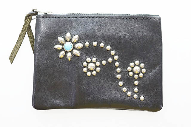 【中古】エイチティーシー HTC POUCH WALLET フラワー モチーフ ポーチ ウォレット レザー ブラススタッズ ターコイズ 財布 小物入れ ブラック 黒 【ブランド古着ベクトル】▲260623 メンズ 【ベクトル 古着】 260623｜ベクトル プリマベーラ店