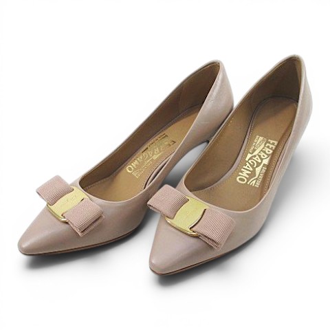 【中古】サルヴァトーレフェラガモ Salvatore Ferragamo vara パンプス ゴールド金具 4.5 D さくら色 なめし革 イタリア製 レディース 【ベクター 古着】 260528