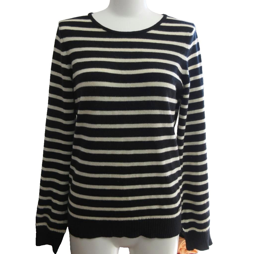 【中古】シャネル CHANEL 08A カシミヤ100％ ボーダー ニット セーター ココマーク ロゴプレート 長袖 P33571K00851 白 黒 ホワイト ブラック 38 IBO82 レディース 【ベクトル 古着】 250926｜ブランド古着ベクトルプレミアム店