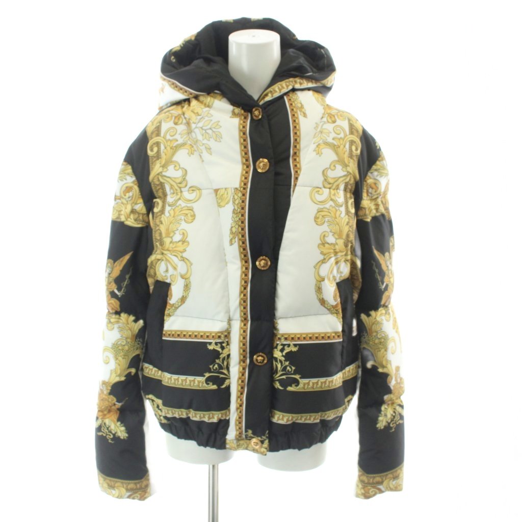 【中古】ヴェルサーチ ヴェルサーチェ VERSACE ダウンジャケット メデューサ 総柄 ロゴ バロック柄 近年モデル 36 黒 ブラック 白 ホワイト 1001611 /MW ■GY19 レディース 【ベクトル 古着】 260521｜ブランド古着ベクトルプレミアム店 55,495円