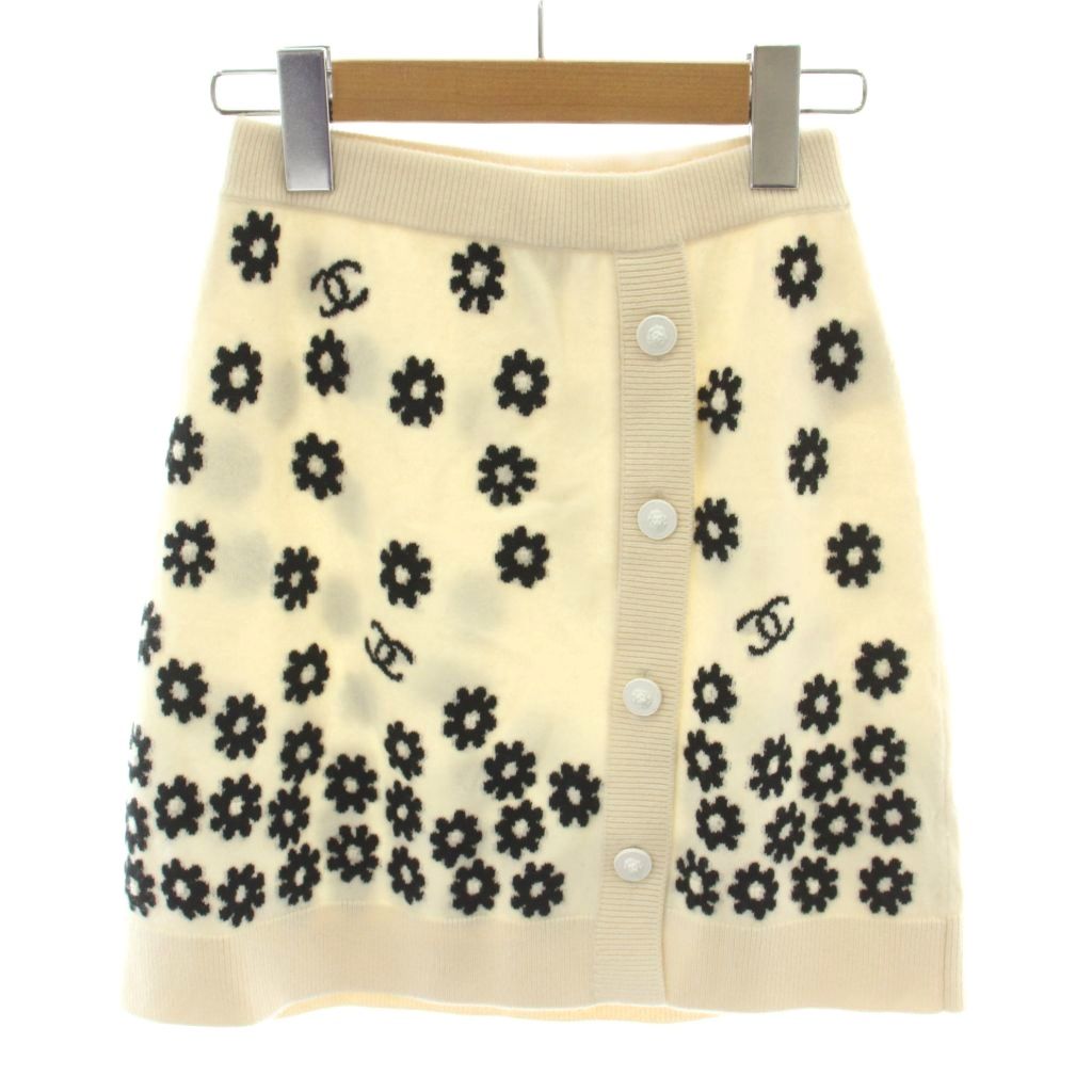 【中古】シャネル CHANEL 編み物スコート ミニ丈 台形 カシミール カメリア ココマーク 花柄 総柄 34 象牙色 P72475K10396 /MW ■GY62 レディース 【ベクター 古着】 260528
