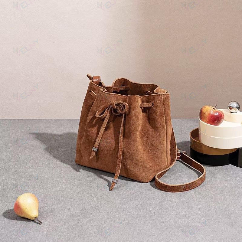 【本革/バケツ型/軽量】レディース ミニショルダーバッグ スマホポケット付き ななめ掛け コンパクト