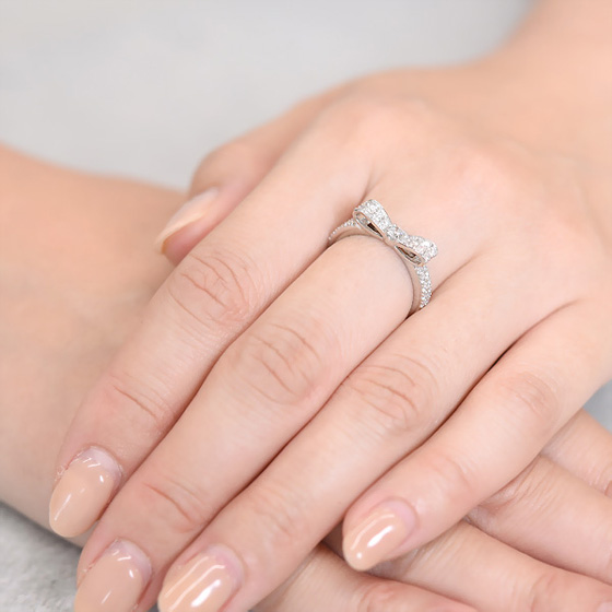 【楽天市場】リボンリング 幸せリボンのダイヤモンド リング Pt950 プラチナ 指輪 モチーフ リボン ダイヤ レディース ジュエリー 品質