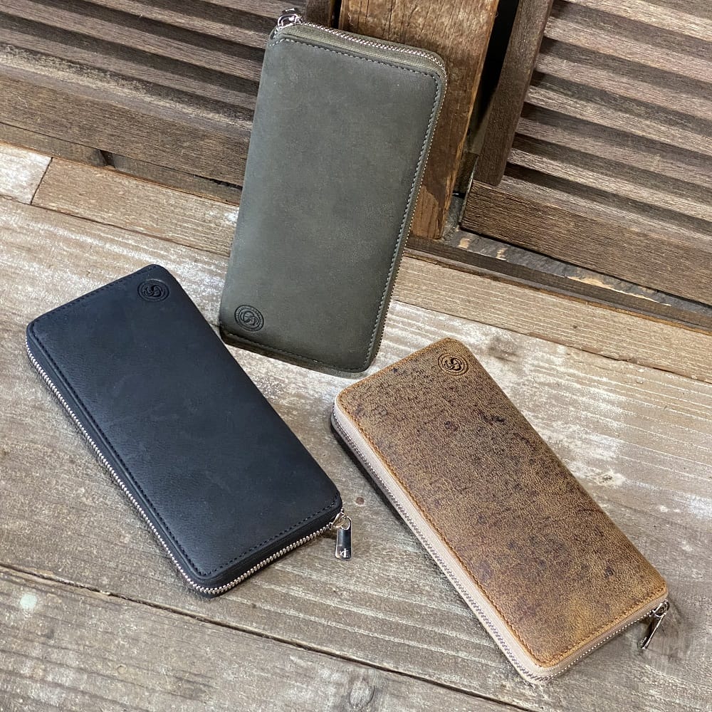【BAGGY PORT/バギーポート『WAXED ELK LEATHER/ワックスド エルクレザー』】英国CHARLES F STEAD社製革エルク/ヘラジカ革・オイルワックス仕上げエルクレザーラウンドファスナー長財布（FZKM-850）メンズ/レディース【レザーバッグ革財布専門店Vertigo/ヴァーティゴ】｜レザーバッグ革財布専門店Vertigo