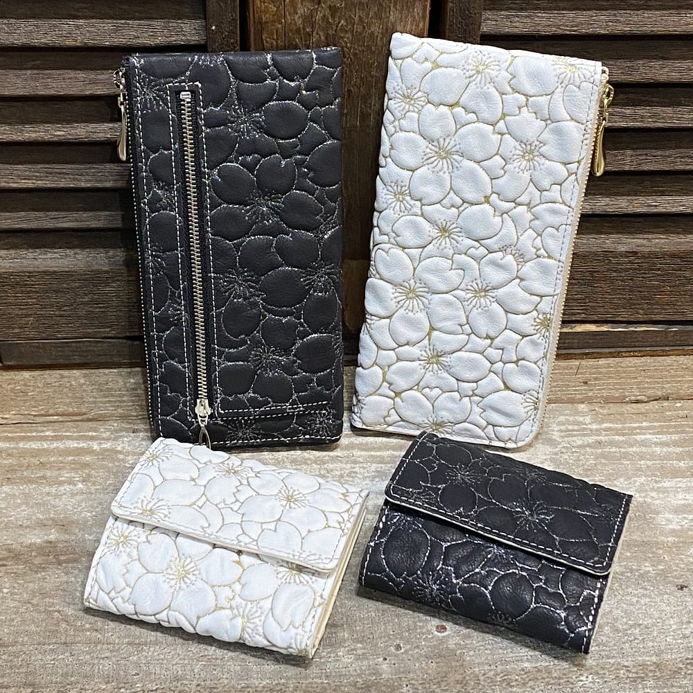 【国産・フーシフェルナーレ（FU-SI FERNALLE）】『BLOOM/ブルーム』花柄型押し/フラワーエンボス加工イタリア製仔羊革/ラムレザー・BOX型小銭入れ付き二つ折り財布（76609）＆L字型ファスナー長財布（76608）レディース【レザーバッグ革財布専門店Vertigo/ヴァーティゴ】