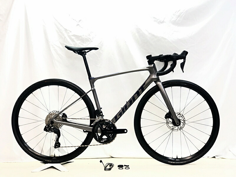 【中古】美品 巨大な生物 GIANT DEFY ADVANCED 1 12速 105 Di2 油圧DISC 2025年 カーボンロードバイク S大いさ 暗灰色 スポーツ・アウトドア-自転車・サイクリング-ロードバイク