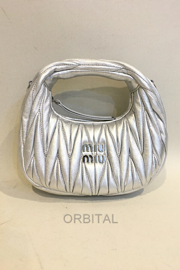 【中古】双生子玉)MIU MIU ミュウミュウ 極美品 ワンダー マテラッセレザー ホーボーバッグ スモール しろがね色 必要経費396,000円 付け届け品