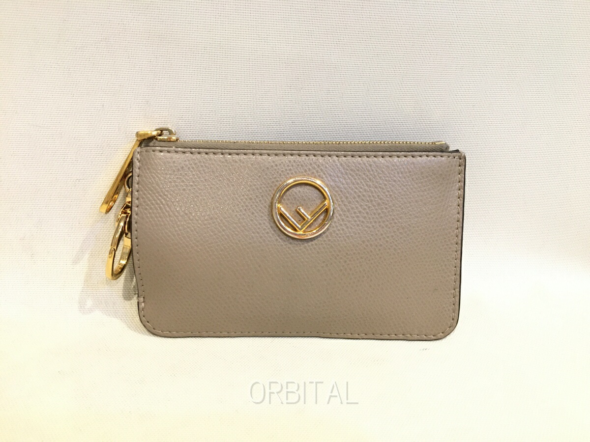 【中古】双生児玉)フェンディ FENDI  エフイズフェンディ フラグメントケース 歌留多入れもの キーホルダー F IS FENDI グレージュ ※当て嵌める感有
