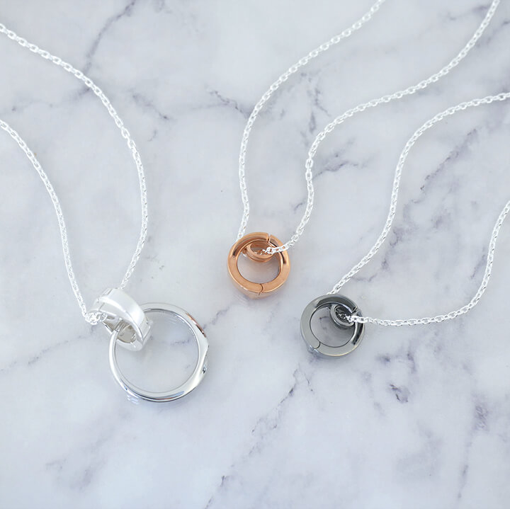 ネックレス ペアネックレス 今治タオル ランキング受賞 かわいい をネックレスにする ペンダント 指輪 猫 Scene ペアネックレス メンズ リングホルダー Lovers リングホルダー レディース シルバー ピンクゴールド ピンク Lsp0073 Pk45 55 人気 記念日 誕生日