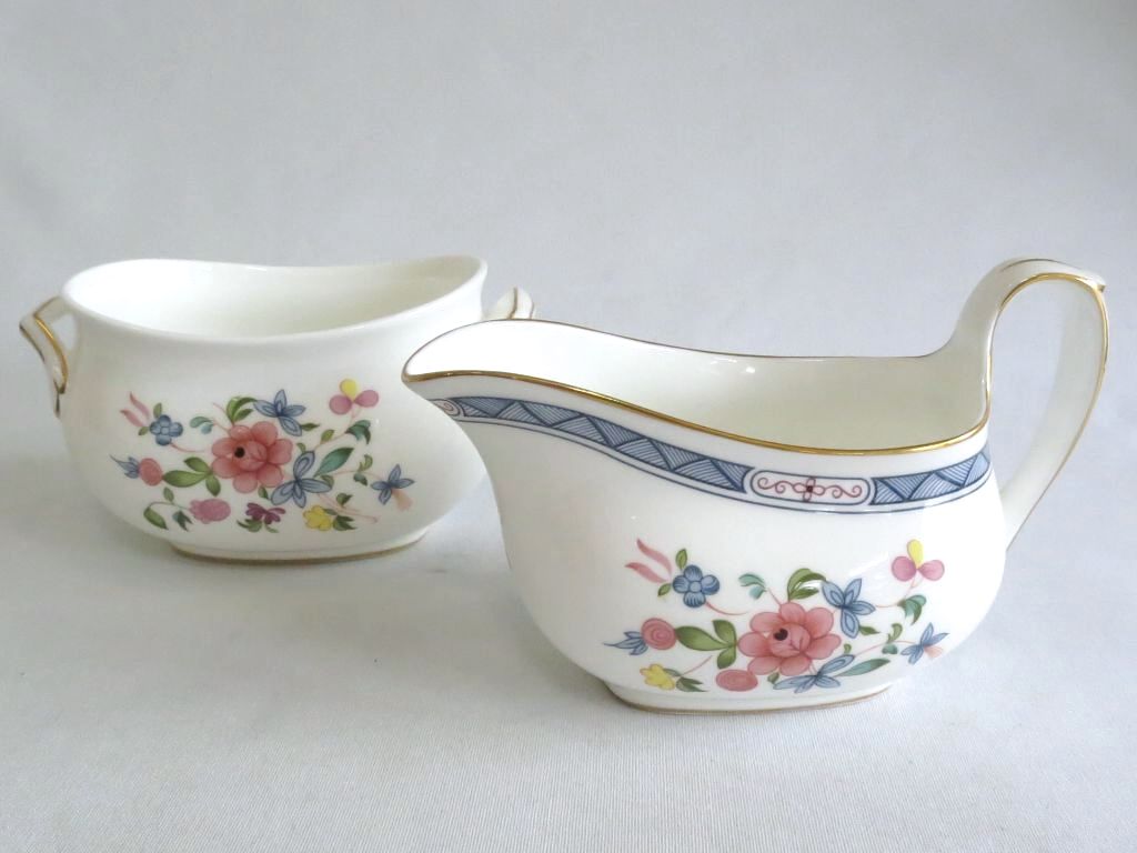【中古】WEDGWOOD ウェッジウッド MONTCALM モンカーム 黒壺スタンプ　クリーマー＆シュガーポット セット　英国製 マルチカラー ok5010223370