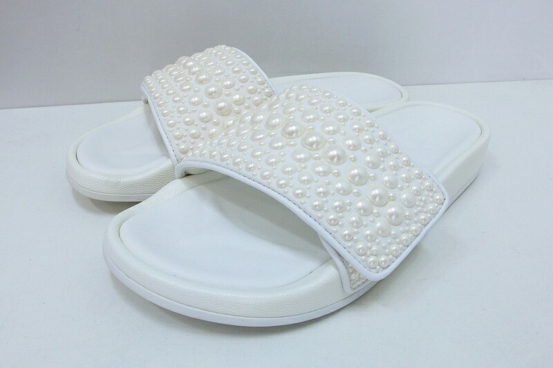 【中古】JIMMY CHOO ジミーチュウ  Fitz/f 【24SS】 パール 横すべり シャワーサンダル  ・37 FITZFZWY 白いこと kz5012223774