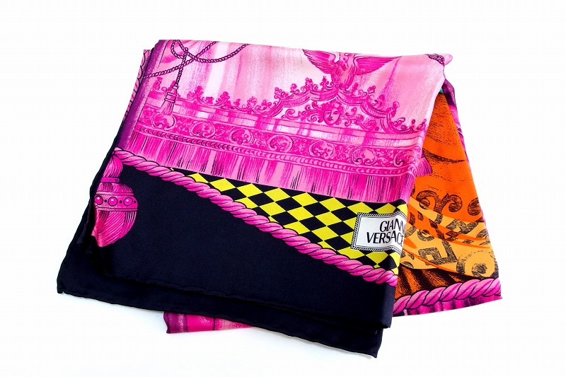 【新品】VERSACE 刺繍入り　アンティーク扇子柄　大判ハンカチ　ヴェルサーチ 楽天市場】【アパレル】GIANNI VERSACE ジャンニ ヴェルサーチ
