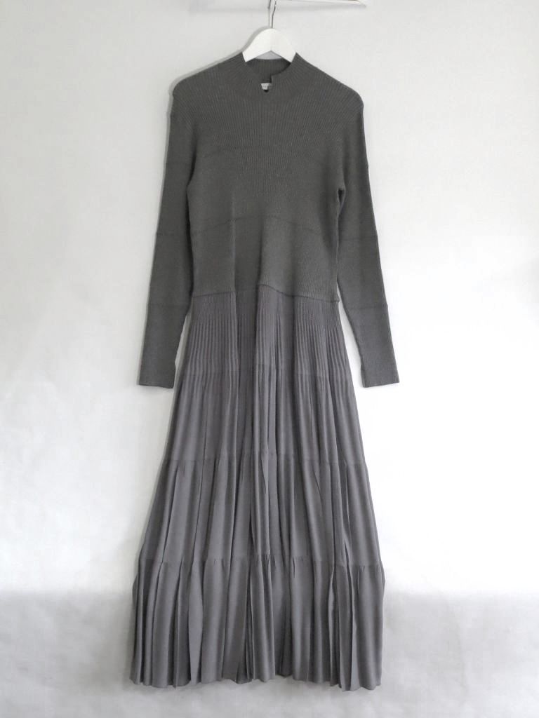 【中古】クリーニング済 ADORE アドーア リブニット×レーヨンティアードプリーツ　ドッキングワンピース ・38 531-0240120 グレー kz5020227278