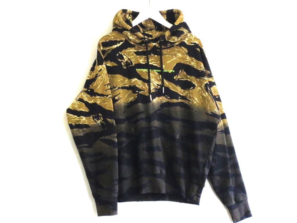【中古】DIESEL ディーゼル  フーディー 虎家鴨柄パーカー 綿織物 メンズ  ・M カーキ|黒いこと ok5206231307