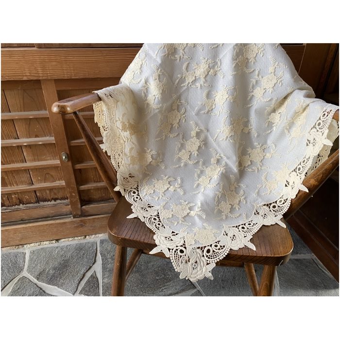 【5％OFFクーポン券｜6日0時～11日1時59分までの継続期間押さえる】beige flower race テーブルクロス 四角四面 90x90糎 ベージュ ローズ 薔薇 サクラ色 刺しゅう 自然的 カントリー ヨーロピアン