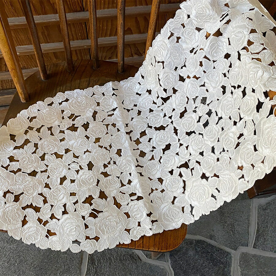 【5％OFFクーポン｜26日1時59分までの期間限定】テーブルセンター 35x80cm all embroidery white オールエンブロイダリーホワイト 2サイズ展開 レース花柄 カットワーク 白 刺繍 雑貨｜ヴィヴィアン 輸入雑貨専門店