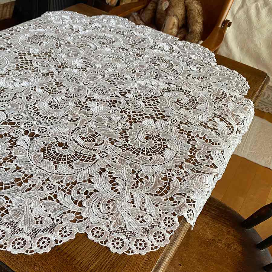 【5％OFFクーポン｜14日20時～17日9時59分までの期間限定】Spitzen Classic テーブルクロス 直径90cm レース 花柄 ベージュ 敷物 レース 花柄 ベージュ 花瓶敷き ロココ アンティーク調 ヴィクトリアン