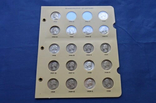 アルバムに81枚のワシントン銀貨25セント硬貨（1932年DまたはSの番号なし）