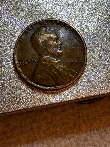 1942年 ミントエラーなし、さらに2つのエラーあり 318,285円