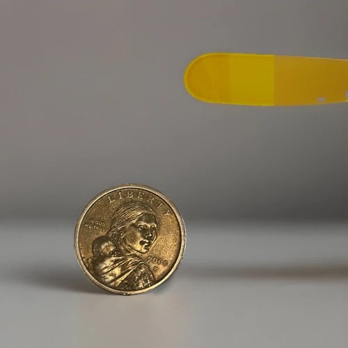 2000 P サカガウィア 1ドル硬貨 米国リバティ ゴールドカラー 流通
