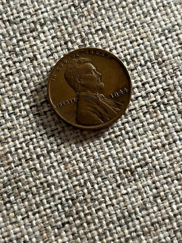 希少な1944年小麦ペニーセントコイン。リバティの「L」が縁にあるエラー。ミントマークなし。