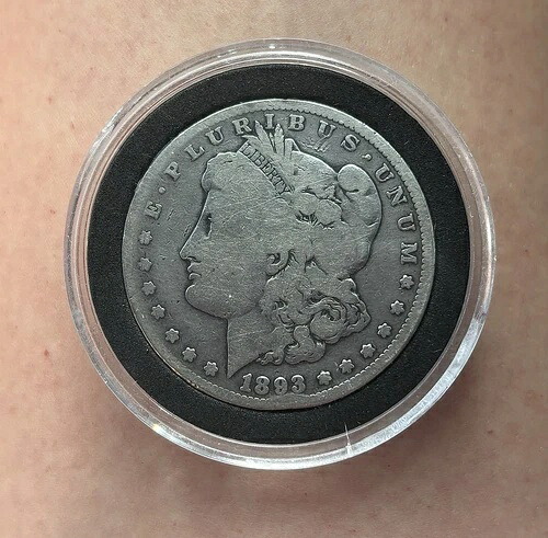 1893年-CCモルガン銀貨。重要な日付！カーソンシティでわずか677,000枚しか鋳造されなかった！