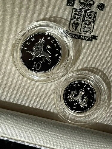 1990年と1992年英国ピエフォート銀貨プルーフ5ペンスと10ペンス硬貨 ? 完璧な超美品セット